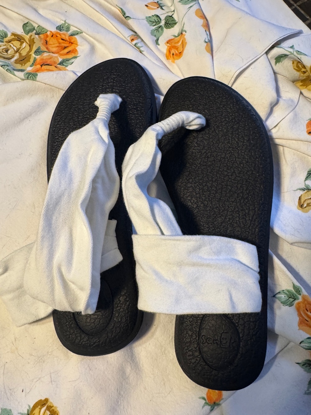 Sanuk White Fabric-Strap Flip Slide Sandals for Men